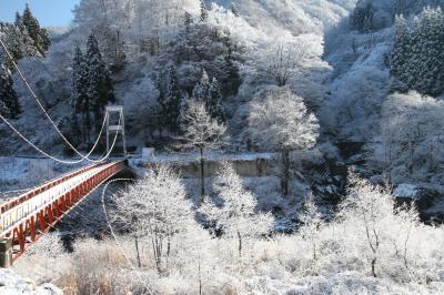 冬の穴藤橋の写真です。